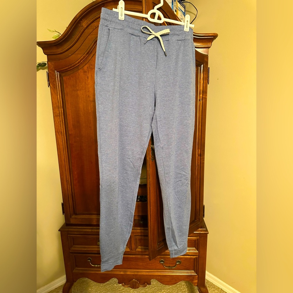Vuori performance joggers size small